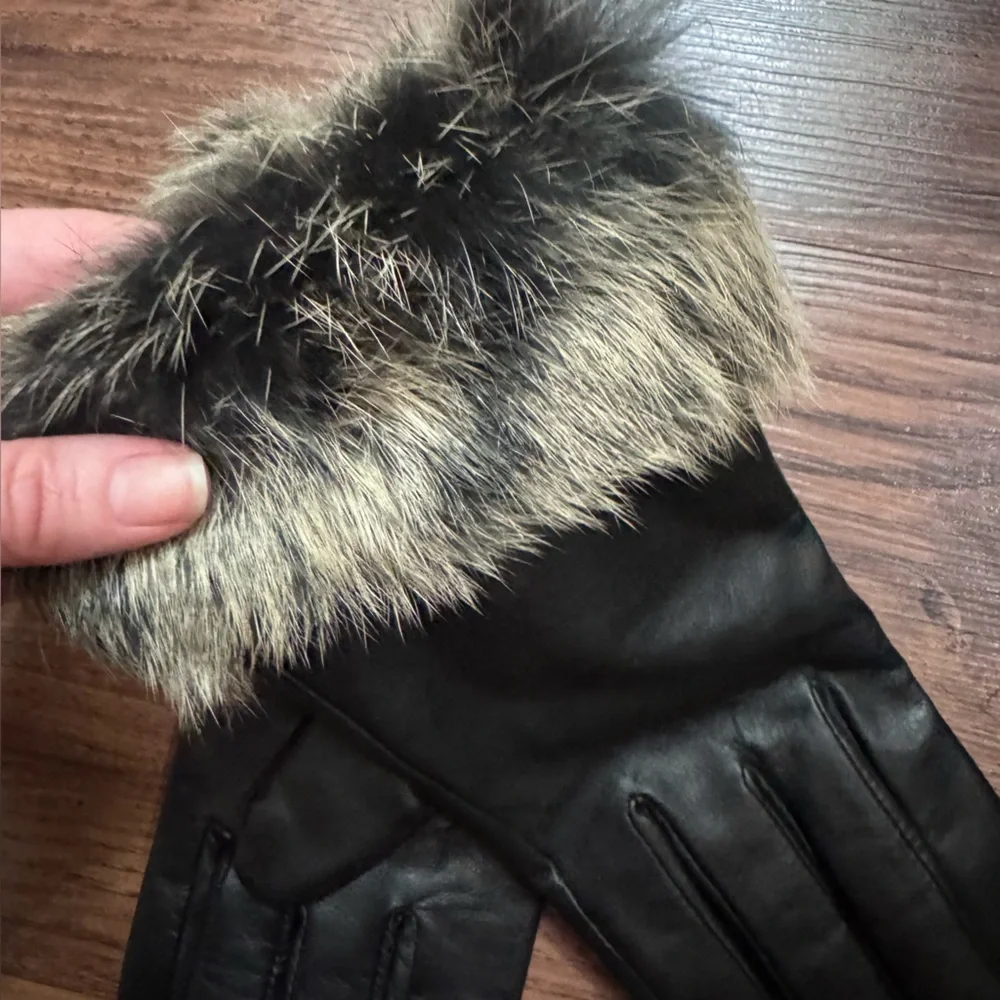 Alexandra Bartlett Black Leather Gloves with Rabbit Fur Trim
